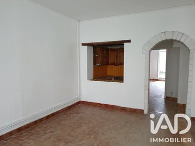 Immeuble à Castillon-la-Bataille (33350)