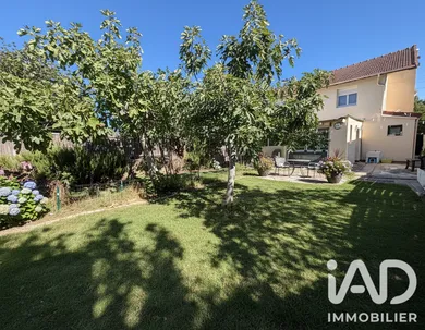 Maison traditionnelle à Villeneuve-le-Roi (94290)