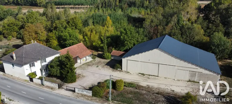 Maison 7 pièces 183 m² · à Charny-le-Bachot · 183 m² · 250 000 €