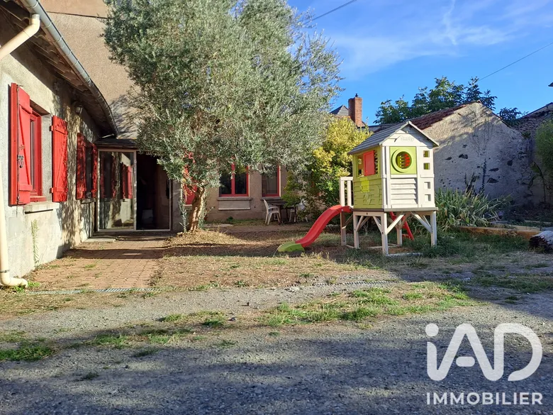 Maison 8 pièces 173 m² · à Chemillé-en-Anjou · 173 m² · 198 000 €