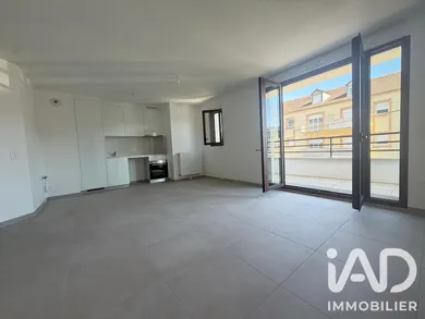 Appartement à Sainte-Geneviève-des-Bois (91700)