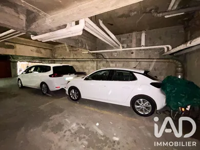 Parking à Paris (75011)
