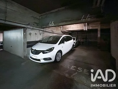 Parking à Paris (75011)