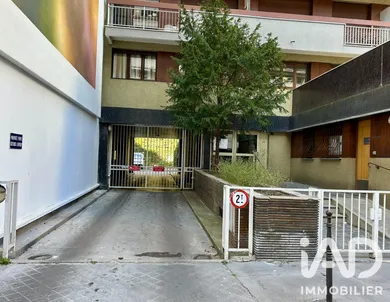 Parking à Paris (75011)