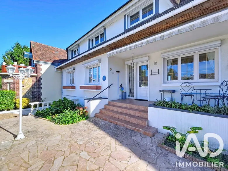 Maison 6 pièces 130 m² · à Saint-Étienne-du-Rouvray · 130 m² · 260 000 €