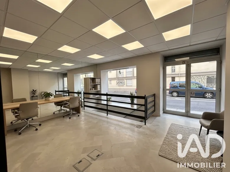 Local commercial 60 m² · à Paris · 60 m² · 345 000 €