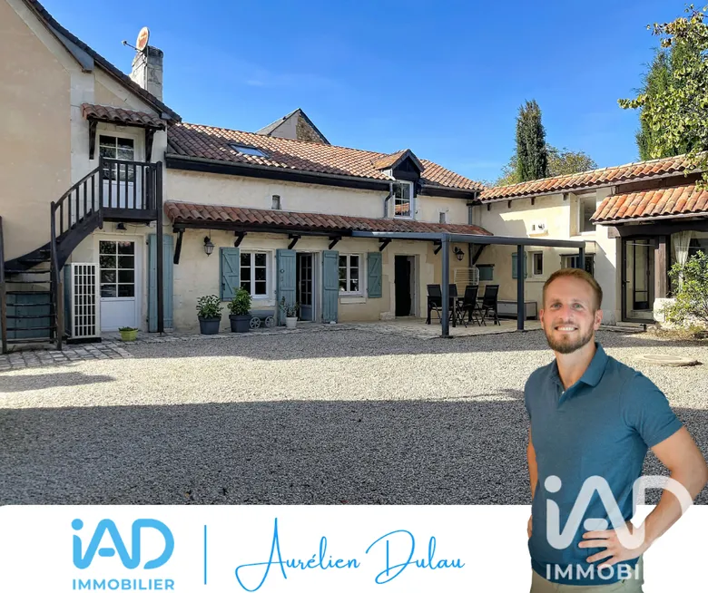 Maison 5 pièces 185 m² · à Scorbé-Clairvaux · 185 m² · 310 000 €