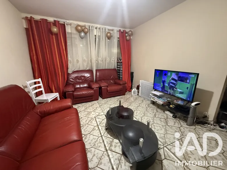 Appartement 3 pièces 67 m² · à Épinay-sous-Sénart · 66,7 m² · 115 000 €