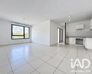 Apartment in Bordeaux (33100)