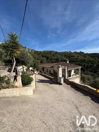 Traditional house in Castagniers (06670)
