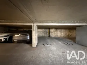Parking in Paris (75003)