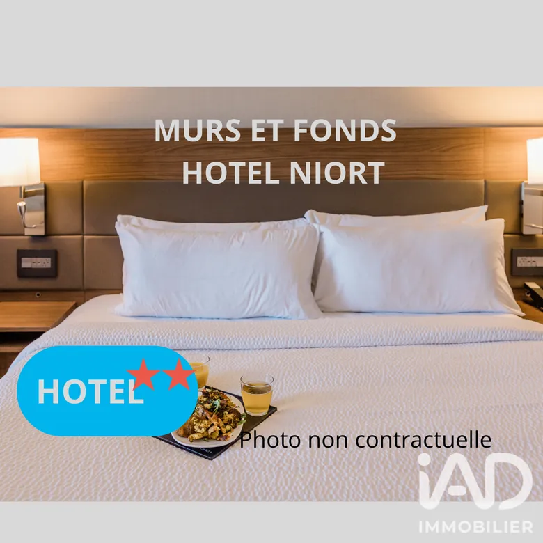 Local commercial 450 m² · à Niort · 450 m² · 769 960 €