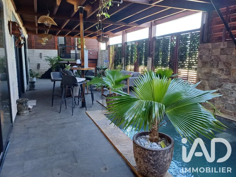 Maison 11 pièces 209 m² · à Saint-Louis · 209 m² · 450 000 €