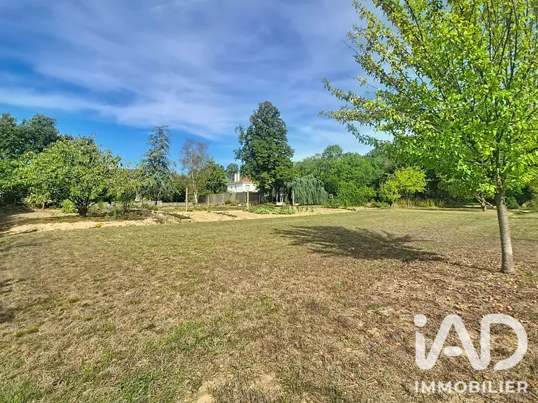 Terrain 1318 m² · à Vue · 130 000 €