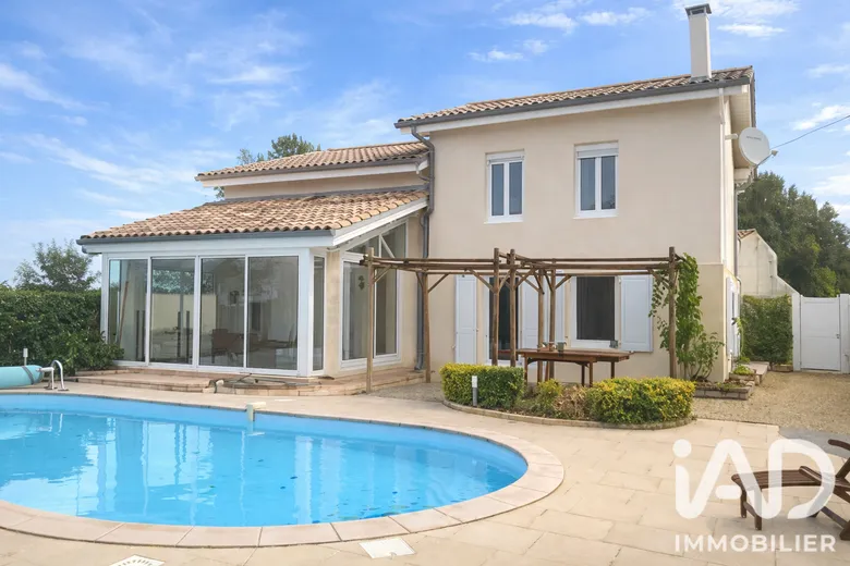 Maison 5 pièces 165 m² · à Saint-Martin-du-Bois · 165 m² · 340 000 €