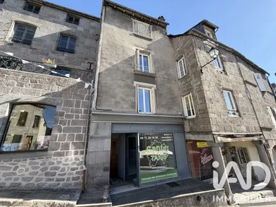 Immeuble à Murat (15300)