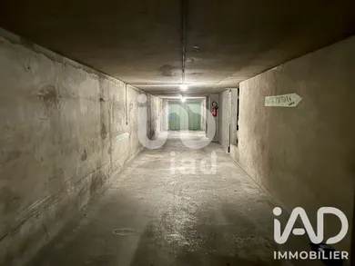 Parking à Paris (75015)