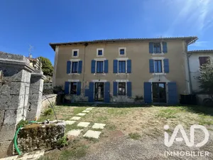 Maison de village à Terres-de-Haute-Charente (16270)