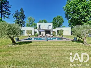 Architectural house in Saint-Fargeau-Ponthierry (77310)
