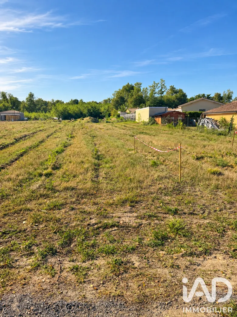 Terrain à bâtir à Landiras (33720) · 134 000 €
