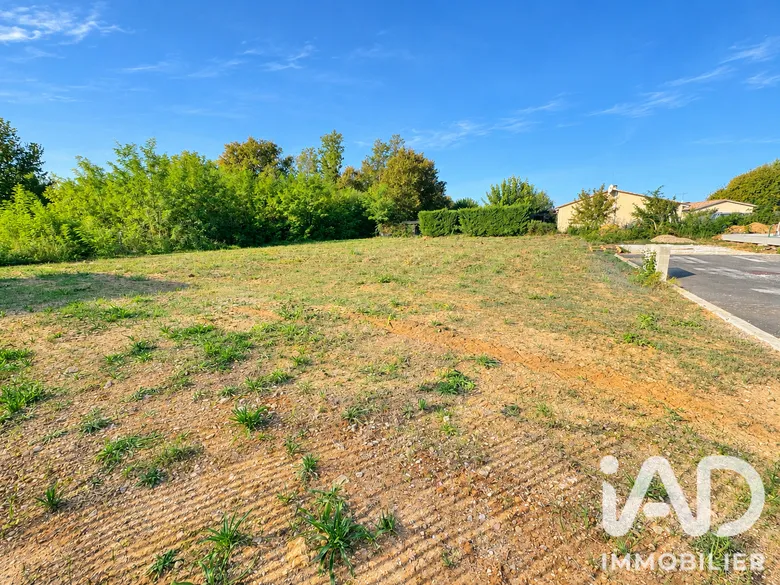 Terrain à bâtir à Landiras (33720) · 137 500 €