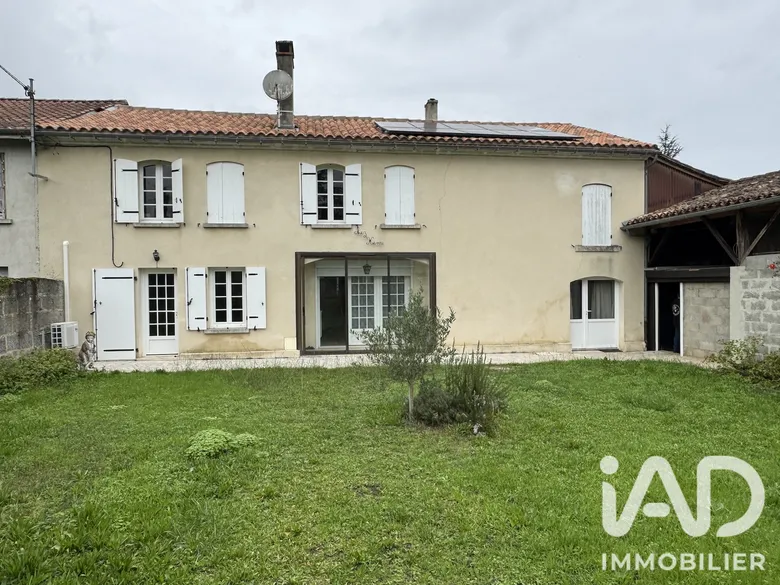 Maison 10 pièces 159 m² · à La Roche-Chalais · 159 m² · 152 000 €