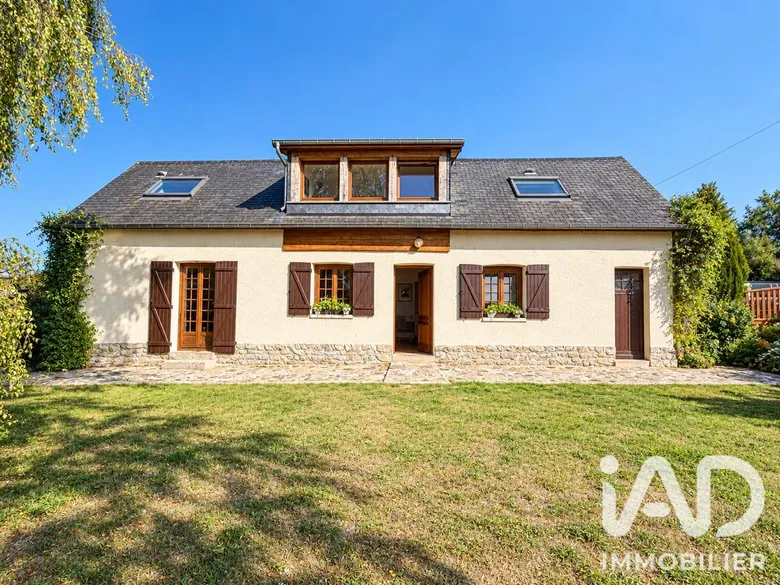 Maison 8 pièces 156 m² · à Forges-les-Eaux · 155,9 m² · 249 000 €