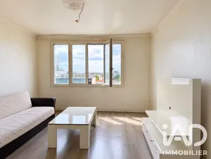 Apartment in Pantin (93500)