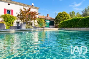 Mas à Saint-Saturnin-lès-Avignon (84450)