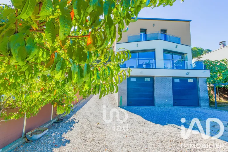 Maison 6 pièces 145 m² · à Saint-Léger-du-Bourg-Denis · 145 m² · 540 000 €