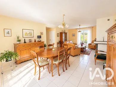 Maison traditionnelle à Saint-Cyr-sur-Loire (37540)