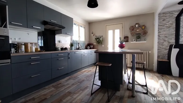 Maison 6 pièces 117 m² · à Descartes · 117 m² · 162 500 €