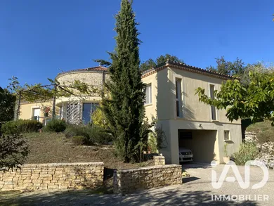 Maison d'architecte à Saint-Pierre-Lafeuille (46090)