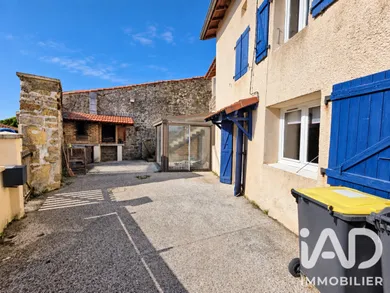 Maison à Saint-Hilaire-Cusson-la-Valmitte (42380)