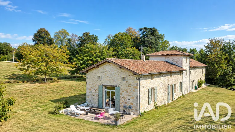 Maison 8 pièces 334 m² · à Nérac · 334 m² · 459 000 €