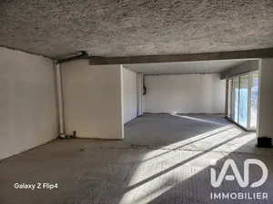Boutique/Local commercial à Saint-Seurin-sur-l'Isle (33660)