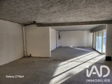 Boutique/Local commercial à Saint-Seurin-sur-l'Isle (33660)