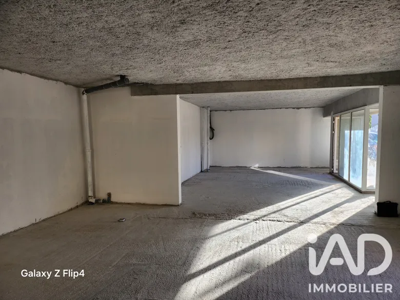 Local commercial 98 m² · à Saint-Seurin-sur-l'Isle · 98 m² · 39 000 €