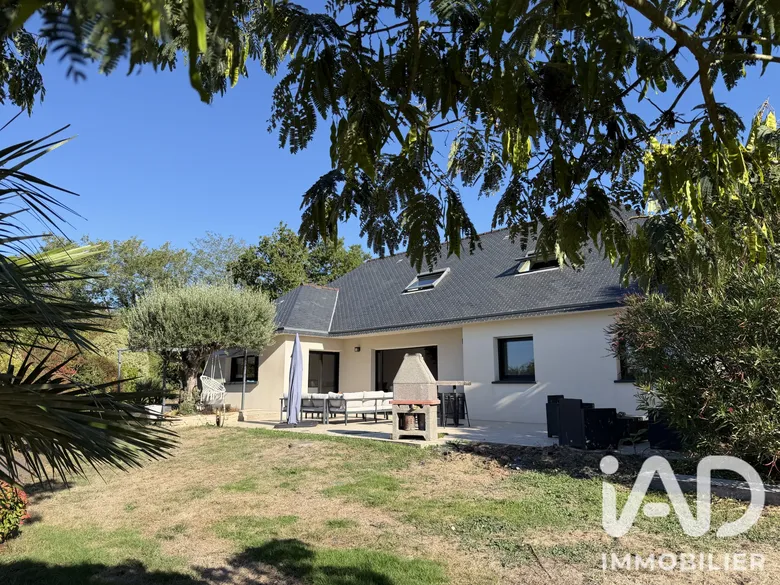 Maison 8 pièces 198 m² · à Locunolé · 198 m² · 470 000 €