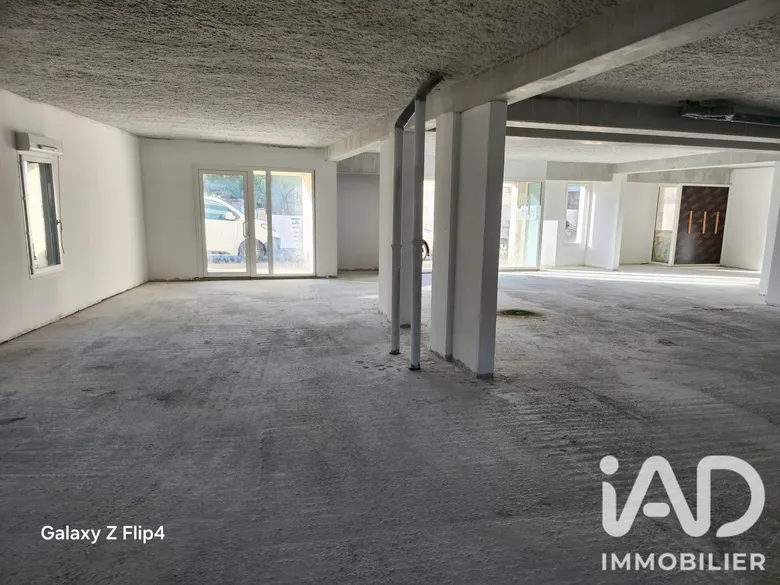 Local commercial 198 m² · à Saint-Seurin-sur-l'Isle · 198 m² · 89 000 €