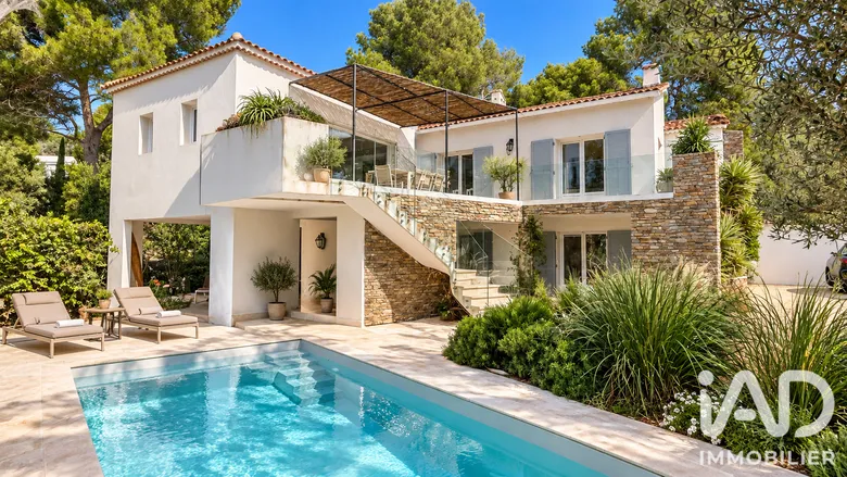 Maison 8 pièces 270 m² · à Carqueiranne · 270 m² · 1 687 000 €