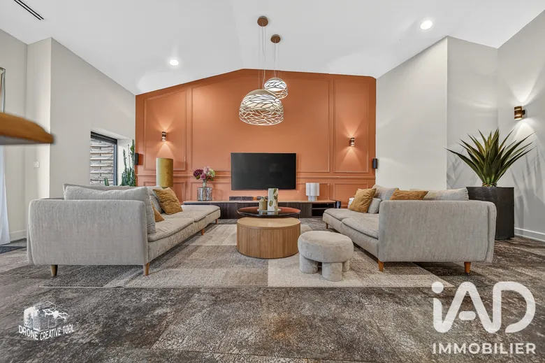Maison 7 pièces 204 m² · à Pouilly · 204 m² · 660 000 €