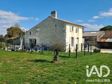 Maison de campagne à Saint-Porchaire (17250)