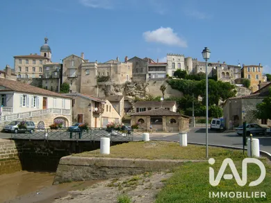 Building plot in Bourg (33710)