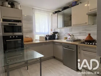 Appartement à Saint-Jean-de-la-Ruelle (45140)