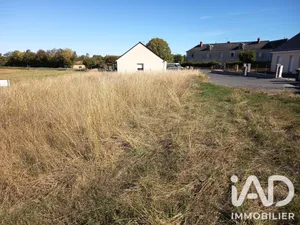 Terrain à bâtir à Louresse-Rochemenier (49700)