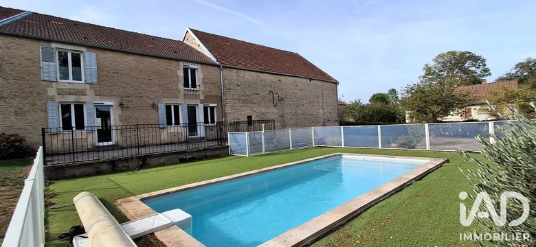 Maison 10 pièces 298 m² · à Jonchery · 298 m² · 1 350 €/mois