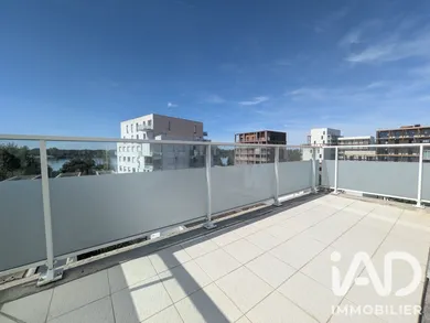 Apartment in Bordeaux (33300)