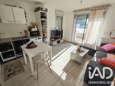 Appartement à L'Isle-d'Abeau (38080)