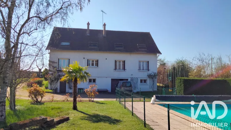 Maison 10 pièces 206 m² · à Dompierre sur Besbre · 206 m² · 185 000 €